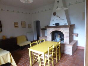 Interior - Family farmhouse in Chianti, ideal for those traveling with animals! (Monteriggioni)