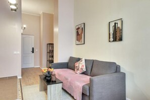 TV - 252 Suite Majestic - Superb apartment in Paris (Paris 10 Entrepôt)