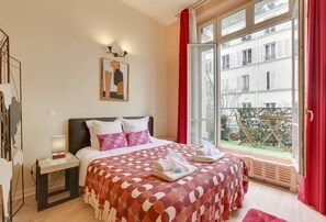 1 bedroom, Internet, bed sheets - 252 Suite Majestic - Superb apartment in Paris (Paris 10 Entrepôt)