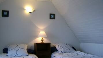 3 bedrooms, desk, iron/ironing board, WiFi
