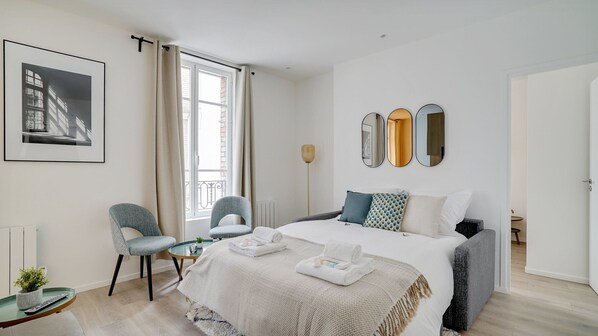 1 bedroom, iron/ironing board, WiFi, bed sheets - 154 Suite Phil - Superb apartment in Paris (Paris)