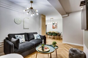 TV - 223 Suite Rothschild - Superb apartment in Paris (Paris)