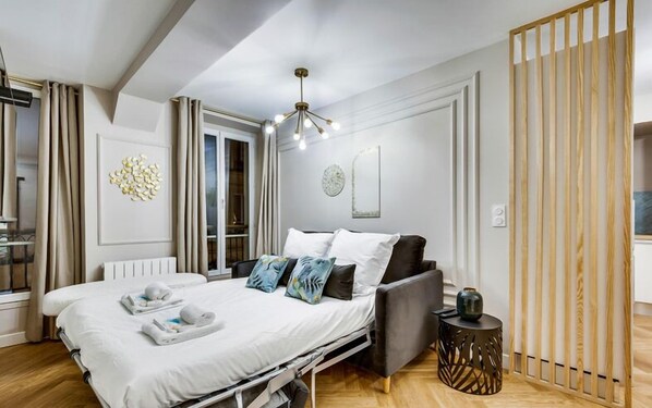 2 bedrooms, iron/ironing board, WiFi, bed sheets - 223 Suite Rothschild - Superb apartment in Paris (Paris)