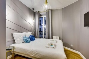 2 chambres, fer et planche à repasser, Wi-Fi, draps fournis