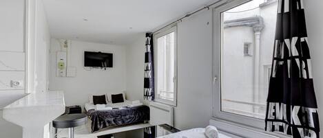 Iron/ironing board, WiFi, bed sheets