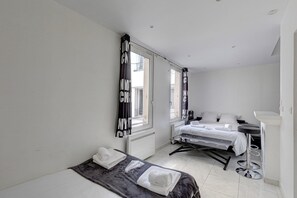 Iron/ironing board, WiFi, bed sheets - 255 Suite Homard - Superb apartment in Paris (Paris 19 Buttes-Chaumont)
