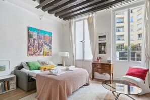1 室のベッドルーム、インターネット、ベッドシーツ