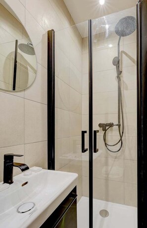 Shower, towels