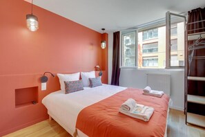 4 chambres, fer et planche à repasser, Wi-Fi, draps fournis