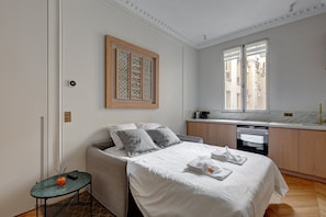 1 slaapkamer, een strijkplank/strijkijzer, wifi, beddengoed