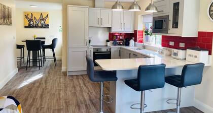 Brand new 2 Bedroom Home Overlooking Kenmare Bay Estuary