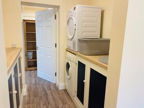 Apartment | 2 bedrooms, Internet - Brand new 2 Bedroom Home Overlooking Kenmare Bay Estuary (Kenmare)