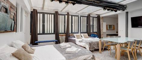 3 slaapkamers, een bureau, een strijkplank/strijkijzer, wifi