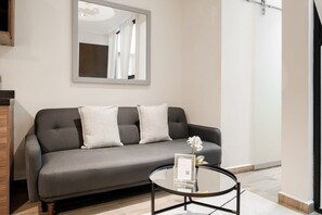 Een televisie en een kantoor