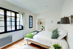 2 sovrum, internet och sängkläder