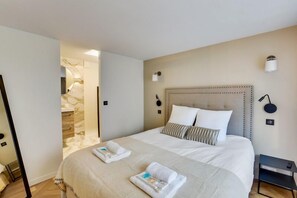 2 chambres, fer et planche à repasser, Wi-Fi, draps fournis