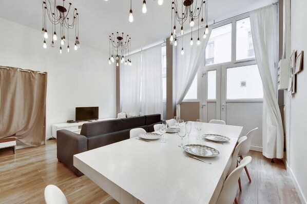 Dining - 106-Suite Cece - Superb Duplex in Paris (Paris)