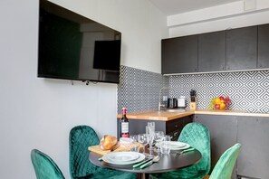 Dining - 870 Suite Trefle - Superb apartment (Montreuil)