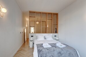 2 chambres, fer et planche à repasser, Wi-Fi, draps fournis