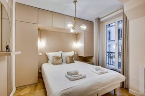 1 bedroom, iron/ironing board, WiFi, bed sheets - 222 Suite Allenby - Superb Apartment in Paris (Paris 02 Bourse)