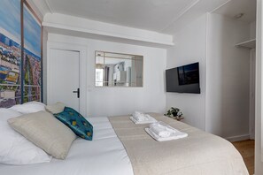 Iron/ironing board, WiFi, bed sheets