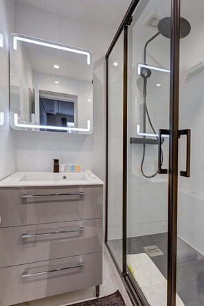 Shower, hair dryer, towels, soap