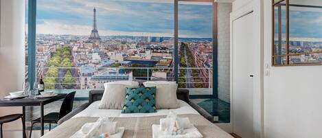 Iron/ironing board, WiFi, bed sheets