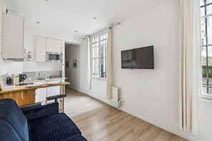 TV - 102-Suite Lenny - Superb apartment in Paris (Paris 02 Bourse)