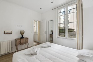 1 bedroom, desk, iron/ironing board, WiFi