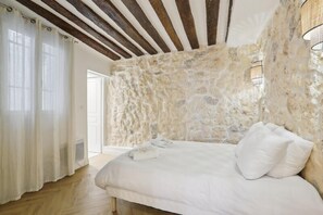 2 bedrooms, iron/ironing board, WiFi, bed sheets - 200 Suite DDJ - Superb apartment in Paris (Paris 03 Temple)