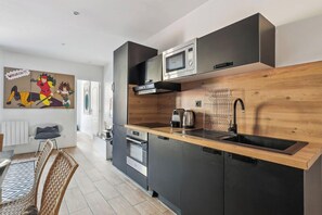 Kühlschrank, Mikrowelle, Ofen, Geschirrspüler