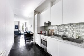 Microwave, oven, dishwasher - 193 Suite Devaux - Superb apartment in Paris (Paris 02 Bourse)