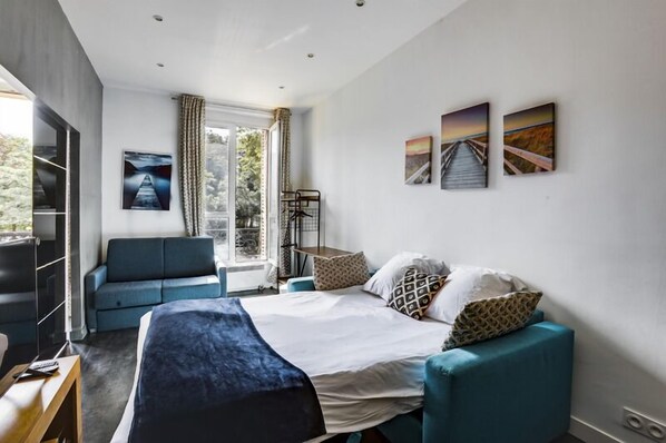 1 bedroom, internet, bed sheets