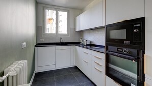 Coffee/tea maker, fridge, microwave, oven - 628 Suite Foret - Superb apartment in Paris (Paris 14 Observatoire)