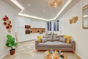 TV - 669 Lily Turbigo - Superb apartment Paris (Paris 03 Temple)