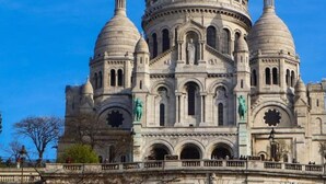 A large, historic building with multiple domes and arched windows. - 246 Suite Naples Superb apartment in Paris (Paris 17 Batignolles-Monceau)