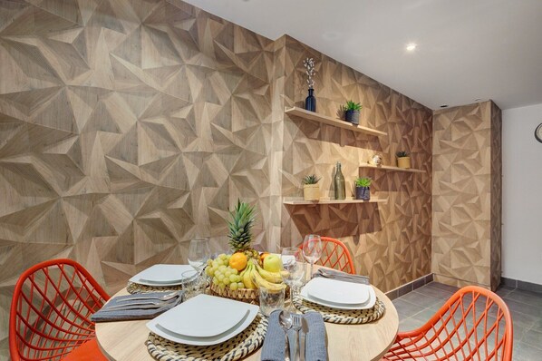 Dining - 812 Suite Besty - Superb apartment in Paris (Asnières-sur-Seine)