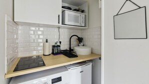 A compact kitchen with a microwave, sink, and dishwasher. - 821 Suite Licorne - Superb apartment (Les Lilas)