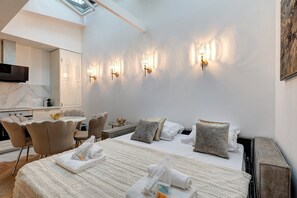 2 bedrooms, iron/ironing board, Internet, bed sheets