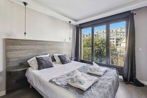 2 quartos, acesso à internet, roupa de cama