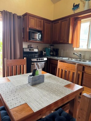 Fridge, oven, stovetop, coffee/tea maker