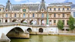 A historic building with a bridge over a river, featuring classical architecture and a clock tower. - 803 Suite Parisian - Superb apartment (Bagnolet)