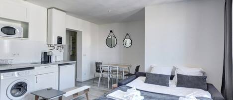 1 bedroom, WiFi, bed sheets