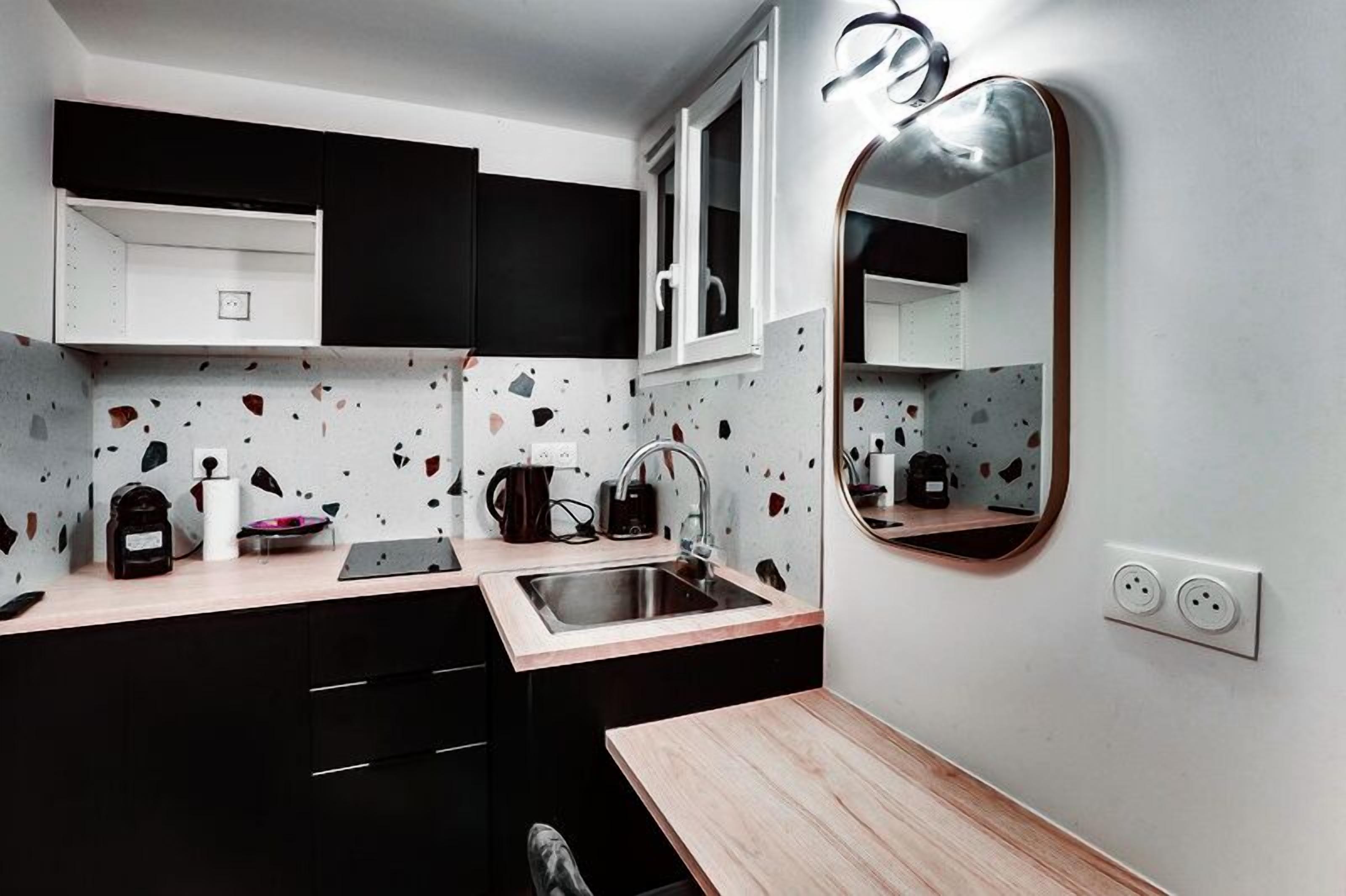 Mikrowelle, Wasserkocher mit Kaffee-/Teezubehör