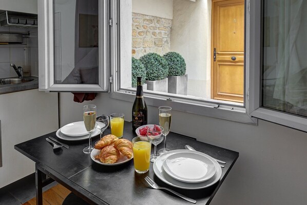 Dining - 349 Suite Biot 2 - Superb apartment in Paris (Paris 17 Batignolles-Monceau)