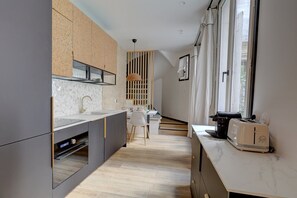 Fridge, microwave, oven, dishwasher - 194 Suite Parisian house (Paris)