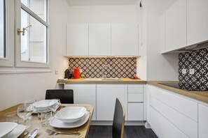Microwave, oven, dishwasher, coffee/tea maker - 607 Suite Paradis - Superb apartment in Paris (Paris)