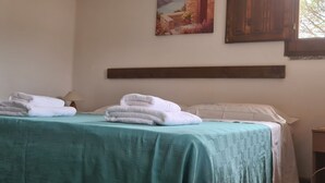 1 chambre, lit parapluie, Wi-Fi, draps fournis