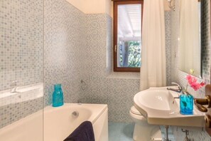 Dusche, Haartrockner, Bidet