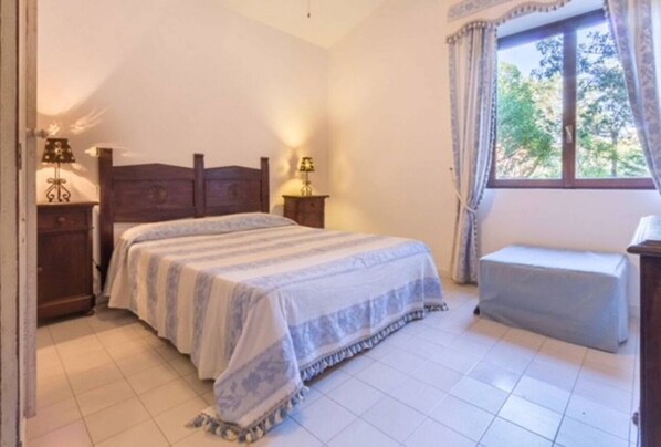 4 Schlafzimmer, Bügeleisen/Bügelbrett, Reisekinderbett, WLAN